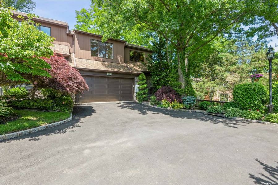 96 Deer RUN #96, Roslyn Heights, NY 11577