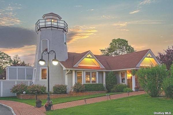 Hampton Bays, NY 11946,322 W Montauk