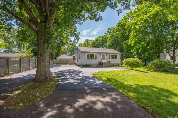 Commack, NY 11725,374 Commack RD