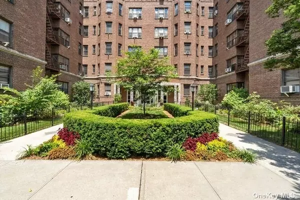 Jackson Heights, NY 11372,77-11 35th AVE #4J