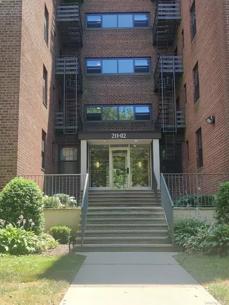 211-02 E 73 AVE #3M, Oakland Gardens, NY 11364