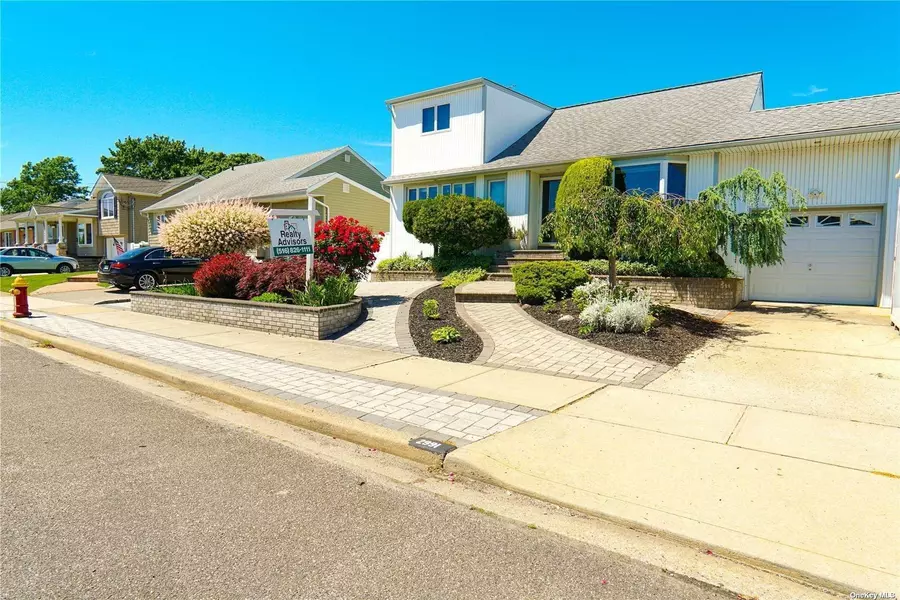 2991 Bayport CT, Wantagh, NY 11793