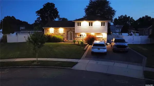 Commack, NY 11725,4 Emerald Court