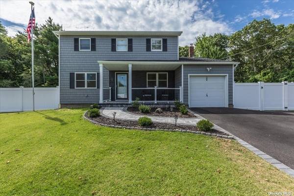 148 1st ST, Holbrook, NY 11741