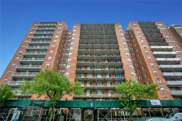 Jamaica, NY 11432,89-15 Parsons BLVD #14M