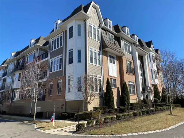 Westbury, NY 11590,33 Shady LN #33-205