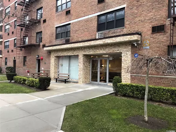 Howard Beach, NY 11414,153-25 88 ST #6K