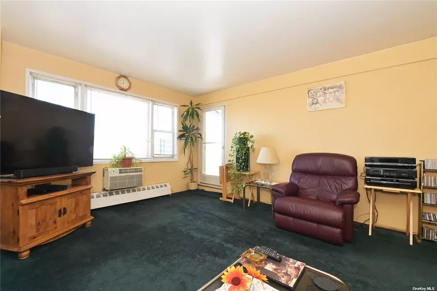 89-15 Parsons BLVD #14E, Jamaica, NY 11432