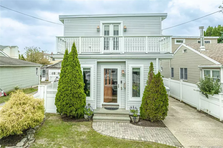 5 Sperry ST, East Rockaway, NY 11518