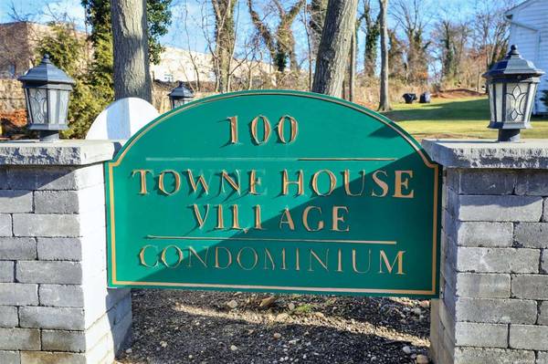 725 Towne House Vlg #0, Hauppauge, NY 11749