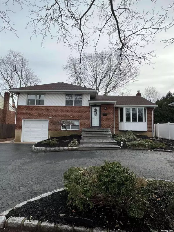 North Bellmore, NY 11710,2542 Iris LN