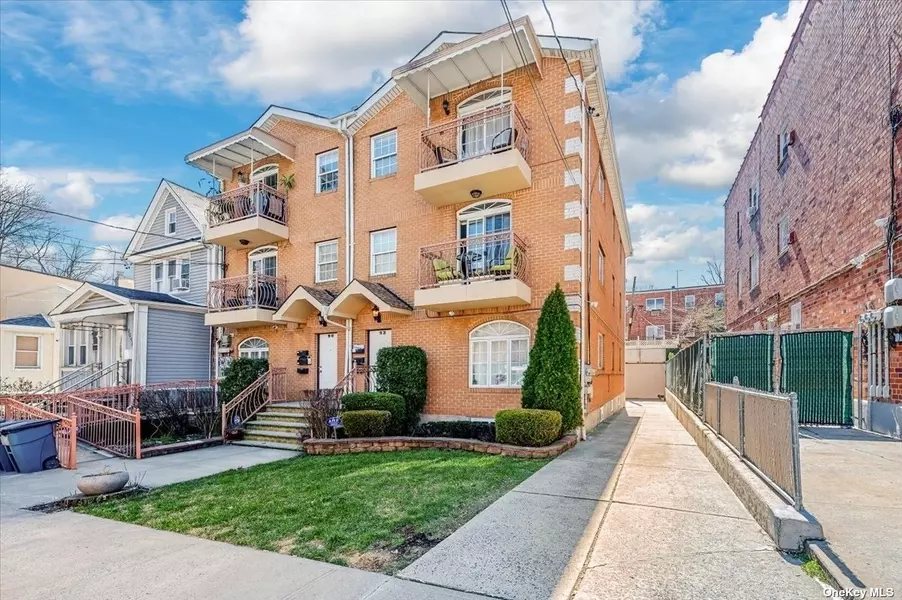 90-38 83rd Ave #2A, Glendale, NY 11385