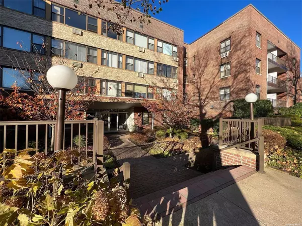 15 Hill Park AVE #3G, Great Neck, NY 11021