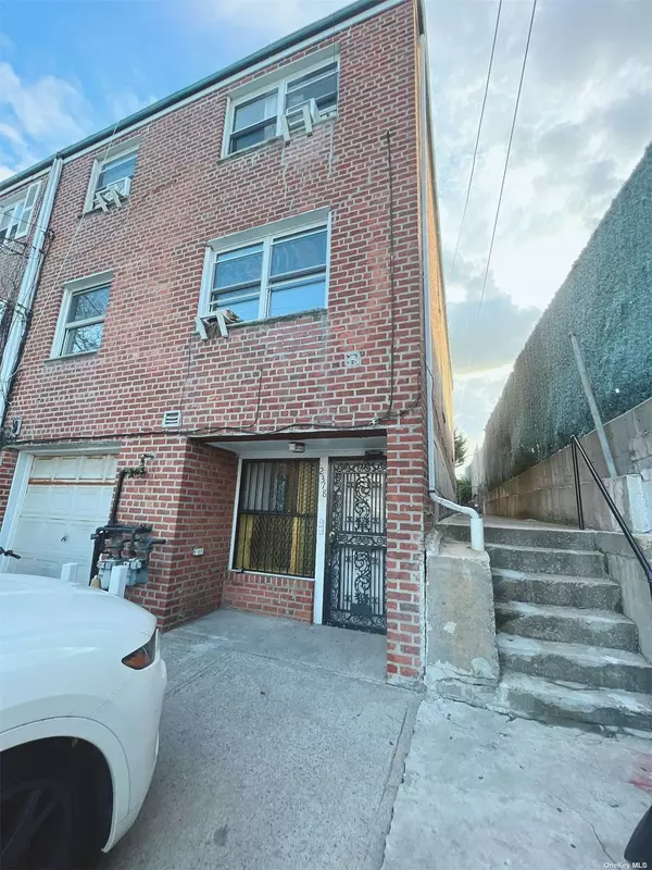 College Point, NY 11356,23-18 130th ST