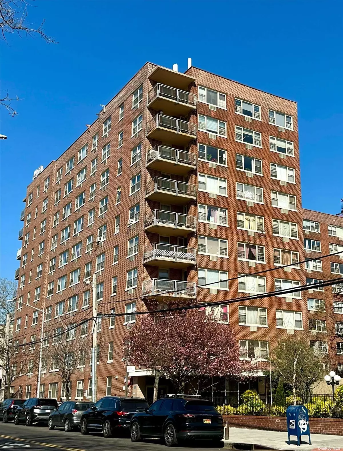 Elmhurst, NY 11373,81-11 45th Ave #7G