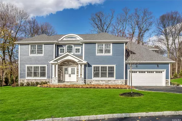 East Hills, NY 11576,18 Gatehouse CT