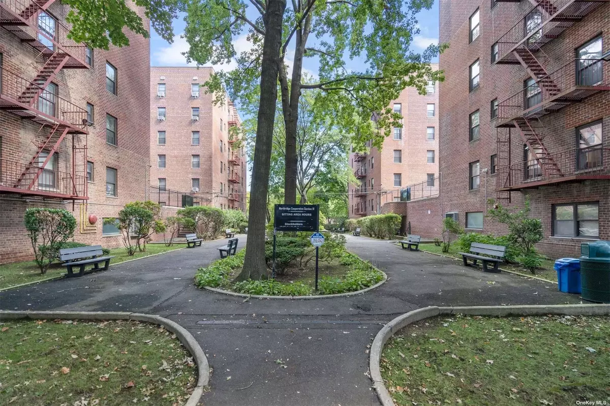 Jackson Heights, NY 11372,88-09 Northern Blvd #105