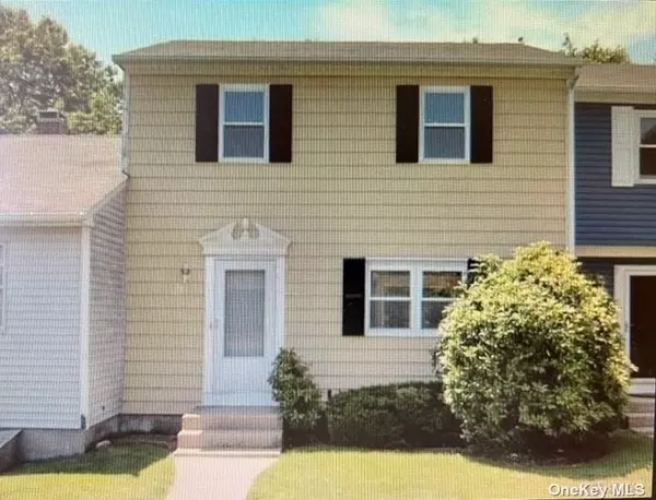 Coram, NY 11727,11 Farragut CT #11