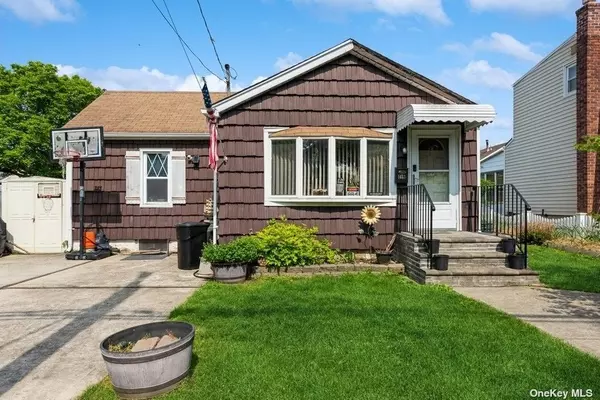 Merrick, NY 11566,1453 Midian ST