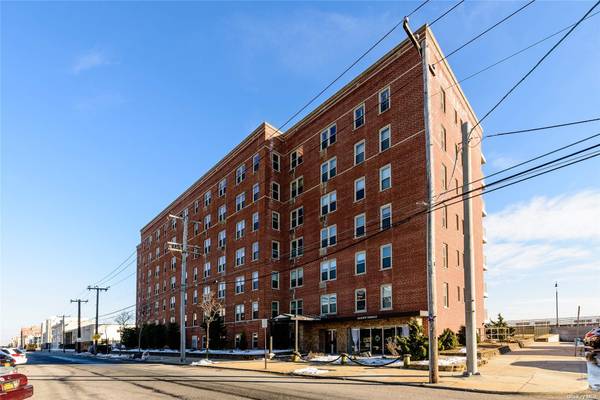 560 W Broadway #2J, Long Beach, NY 11561