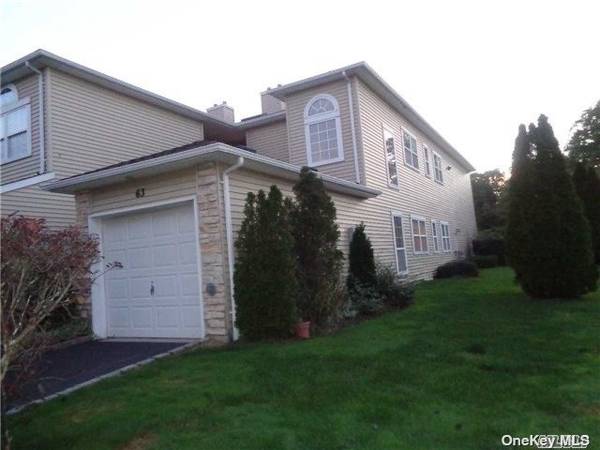 63 Windwatch DR #50B, Hauppauge, NY 11788