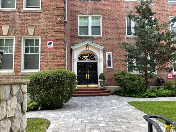 14 Mulford PL #2D, Hempstead, NY 11550