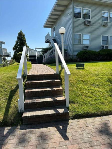 35 Library AVE #2L, Westhampton Beach, NY 11978