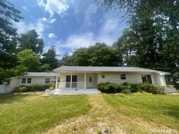 295 Tuckahoe RD, Southampton, NY 11968