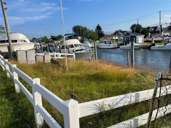 Lindenhurst, NY 11757,L # 16 Boat Berth Rivie DR