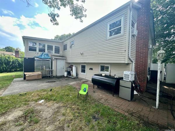 Selden, NY 11784,3 Bart DR