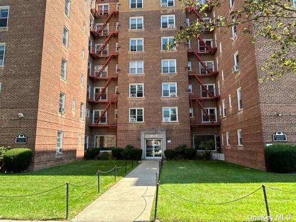 30-11 Parsons BLVD #2B,  Flushing,  NY 11354