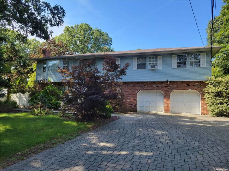 2480 Pine AVE, Ronkonkoma, NY 11779