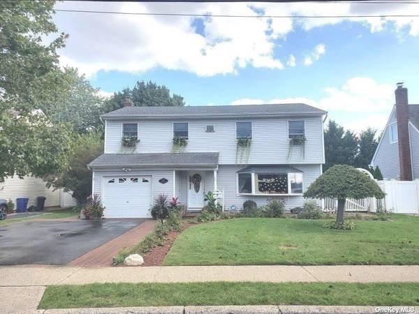 3810 Jerusalem AVE, Seaford, NY 11783