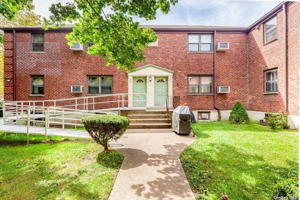 58-56 246th Crescent ST #F4, Douglaston, NY 11362