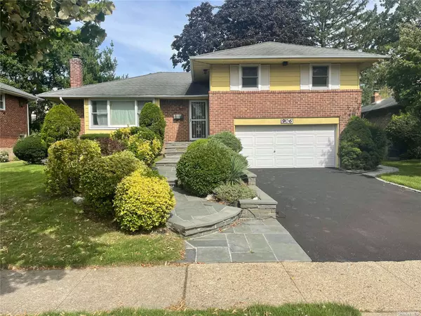 Westbury, NY 11590,906 Bromton DR