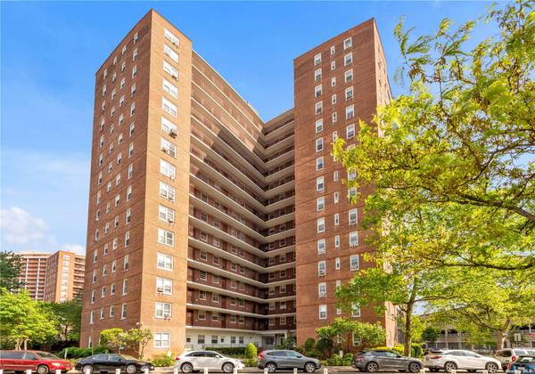 97-10 62 DR #9E, Rego Park, NY 11374