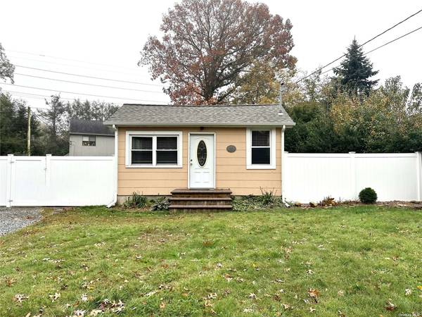 438 N Country RD, Miller Place, NY 11764