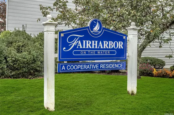 Patchogue, NY 11772,210 Fairharbor DR #210