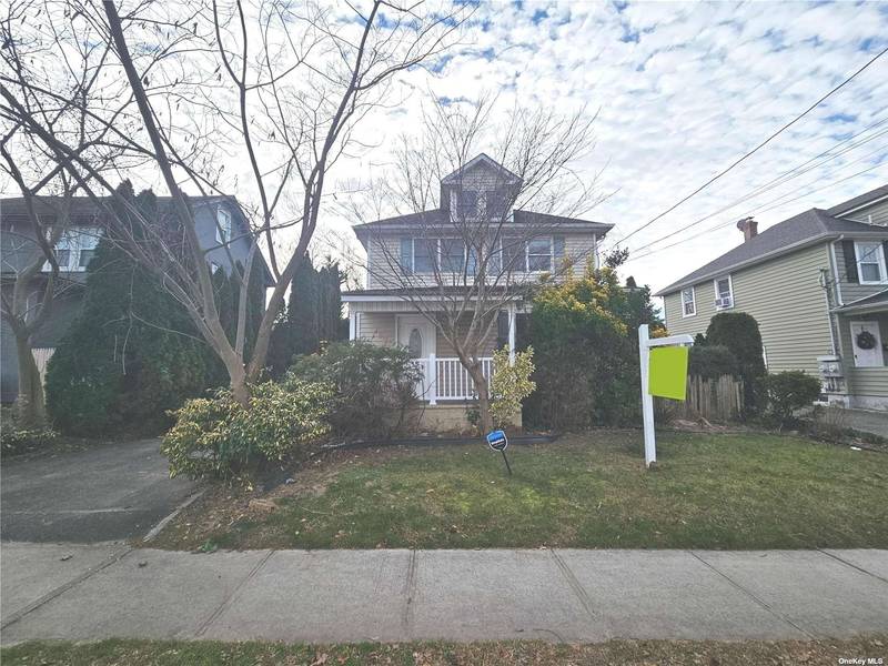 82 Elm AVE, Glen Cove, NY 11542