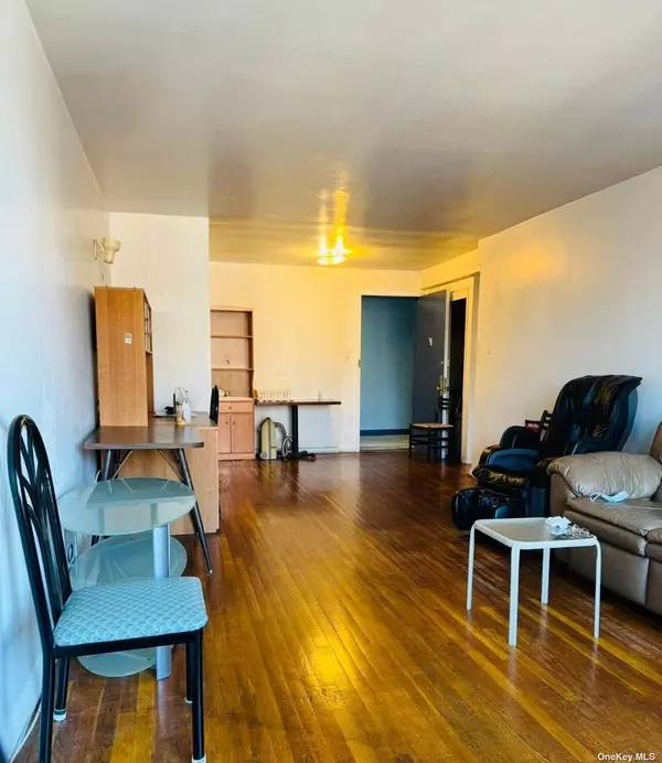 Elmhurst, NY 11373,42-26 81st ST #7F