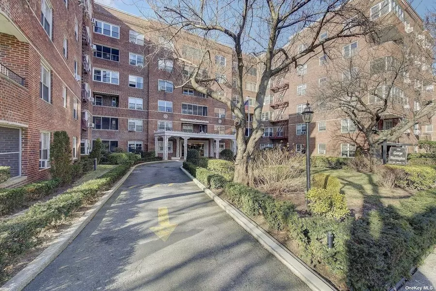 67-66 108 ST #D52, Forest Hills, NY 11375