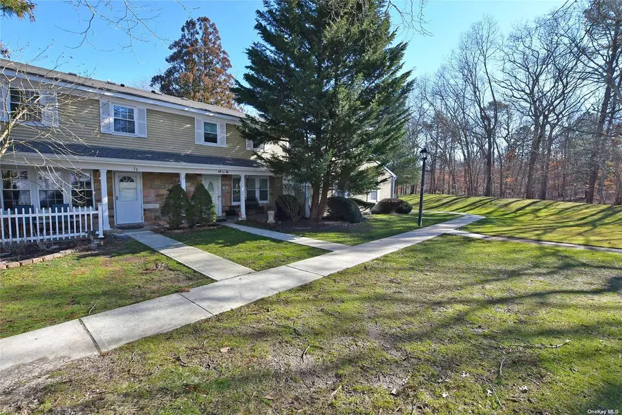 3F Independence #3F, Ridge, NY 11961