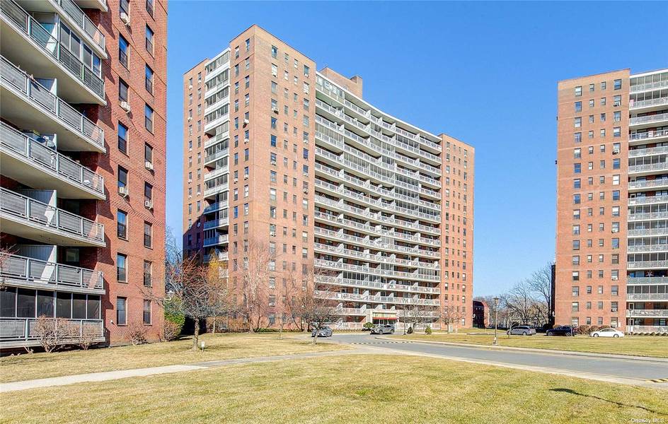 61-25 98 ST #15H, Rego Park, NY 11374