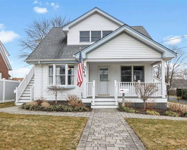 37 Thompson ST, Kings Park, NY 11754