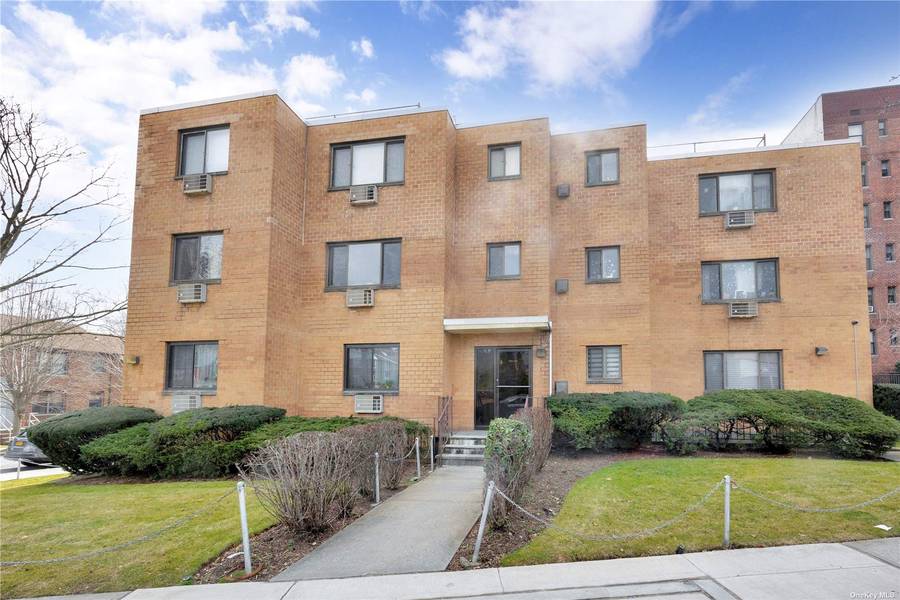 170-20 Crocheron AVE #305, Flushing, NY 11358