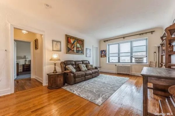 Woodmere, NY 11598,141 Wyckoff PL #4C