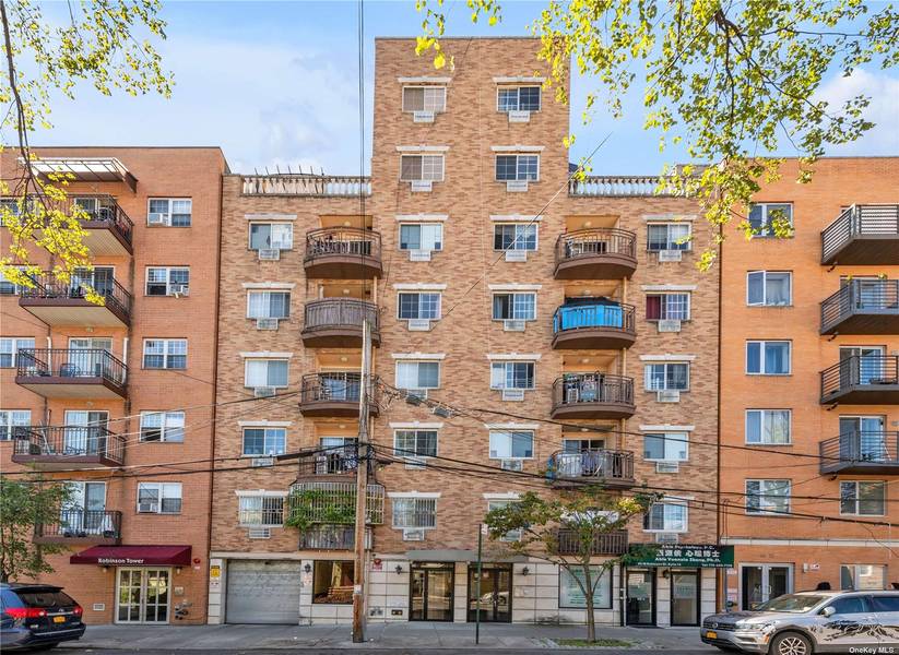 43-18 Robinson ST #2D, Flushing, NY 11355