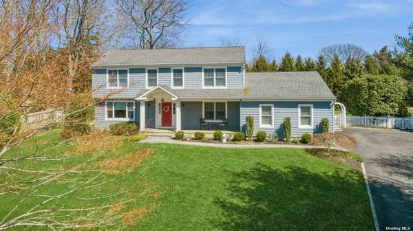 8 Bay Path CT, Huntington, NY 11743