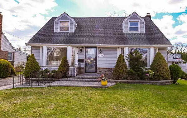 New Hyde Park, NY 11040,139 Birchwood DR