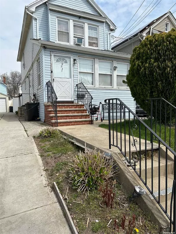 Queens Village, NY 11428,93-31 207th ST